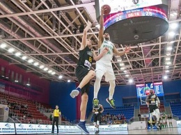 Запорожские баскетболисты в ярком поединке победили киевлян