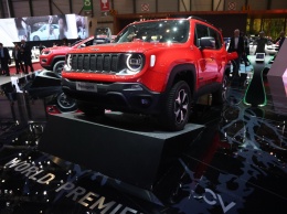 Кроссоверы Jeep Renegade и Compass теперь можно зарядить от розетки
