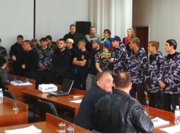 Без синяков: бойцы Национального корпуса сорвали сессию Павлоградского горсовета