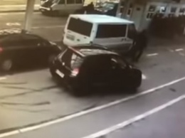 Опубликовано видео, как украинские пограничники пропустили авто с героином