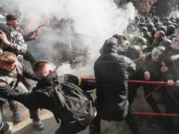 Защищая Порошенко в Черкассах, пострадали 15 полицейских