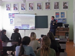 Крымские спасатели провели уроки безопасности в школах полуострова