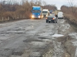 ''Трасса 666'': сеть шокировала украинская дорога