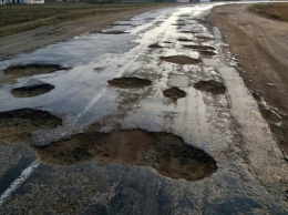 На Харьковщине расследуют, почему вместе с снегом "растаяли" отремонтированные за 4 млн грн дороги