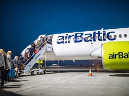 AirBaltic увеличила норму провоза ручной клади при оплате специального сбора