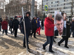 За акцию памяти Немцова журналистку оштрафовали на 20 тысяч