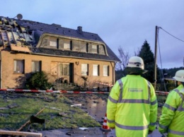На немецкий город обрушился торнадо, разрушены десятки домов. Фото, видео
