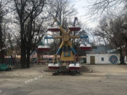 В мелитопольском парке перенесут карусель и будут развлекать музыкой