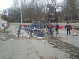 В Мелитополе демонтировали студенческую остановку - смотрите, что там будет (фото)