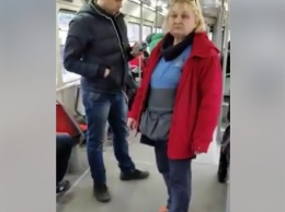 ''Дурно пахла'': водитель на Днепропетровщине выгнал женщину из трамвая и нарвался на гнев сети