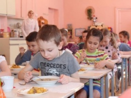 В каких детских садах Мелитополя детям недодают питание по нормам