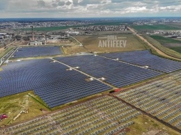 Впечатляющие кадры солнечной электростанции под Мелитополем показали с высоты (фото)