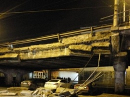 Мост позора: киевляне переименовали скандальный путепровод ФОТО и МЕМЫ