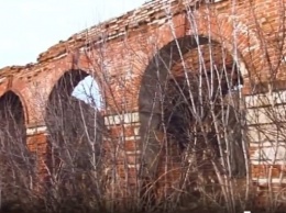Старинный акведук на окраине Полтавы? История руин в селе Крутой Берег (фото)