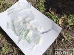 На Днепропетровщине мужчина выбросил из окна наркотики, пытаясь от них избавиться