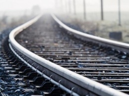 Несчастный случай на железной дороге: поезд сбил женщину, сидевшую на путях