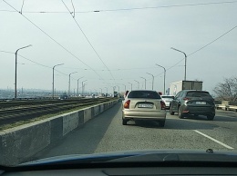 На Кайдакском мосту огромная пробка: начался ремонт