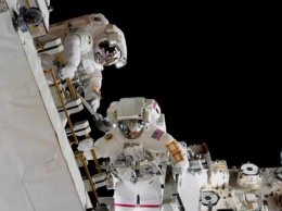 Астронавты NASA успешно совершили космическую прогулку