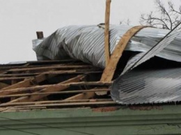В Запорожской области ветром снесло крышу вокзала