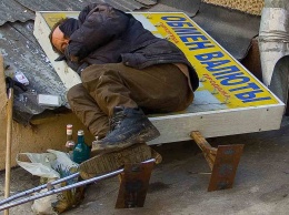 Без тепла, коммуналки и стен: как живут люди в 10 минутах от резиденции Порошенко