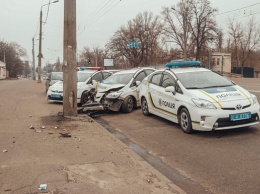 В Киеве полицейский Prius "влетел" в столб