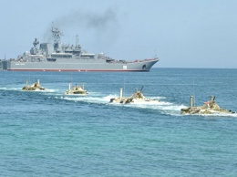 Уничтожить лагерь "боевиков": учения бойцов ВДВ и кораблей ЧФ в Крыму