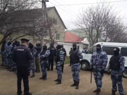 В оккупированном Крыму ФСБ проводит обыски у крымских татар