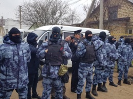 Обыски в Крыму: адвокатов не впускают, есть задержанные