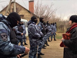 В Крыму проходят самые массовые обыски татар с момента оккупации полуострова Россией