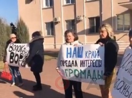 Перед мэрией Белгорода-Днестровского митинговали против подорожания воды