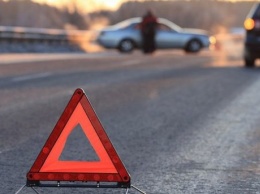 Смертельное ДТП: под Киевом автомобиль влетел в рекламный щит, есть погибшие (ФОТО)