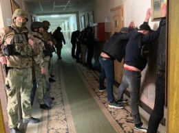 Находящийся в розыск бизнесмен нанял боевиков и напал на офис Службы автодорог Одесской области: его задержала полиция