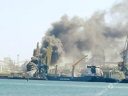 В Ильичевском порту загорелся серный комплекс