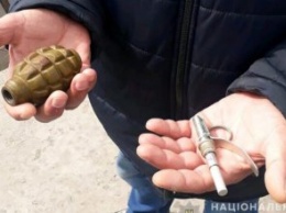 На Днепропетровщине 43-летний мужчина носил гранату в кармане