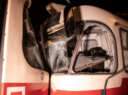 В Киеве лоб в лоб столкнулись два трамвая: травмированы три пассажира