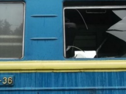 Полиция Киевщины задержала группу несовершеннолетних, которых подозревают в битье окон в поездах и порче имущества "Укрзализныци"