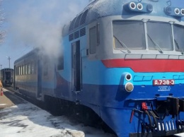 В Николаевской области спасатели за полчаса потушили пылающий поезд