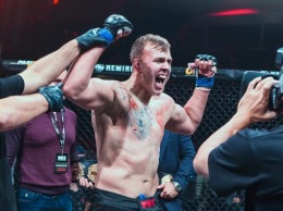 Украинский чемпион-тяжеловес подписал контракт с UFC