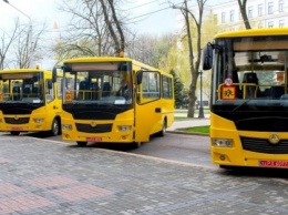 В регионы Днепропетровщины отправились школьные автобусы украинского производства
