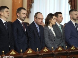 В Украине приняли присягу судьи Антикоррупционного суда. Кто все эти люди?