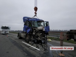 Трасса «Одесса-Киев» заблокирована - столкнулись фура и грузовик