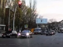 В Мелитополе водители нарушают ПДД «оптом» (видео)