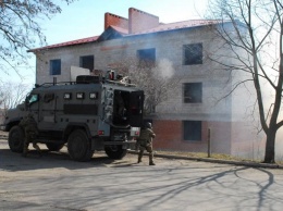 На Донбассе под обстрел попали дома и школа
