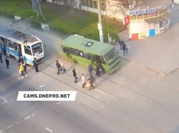 На бешеной скорости отказали тормоза: под Днепром чудом избежали трагедии (Видео)
