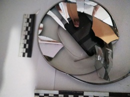 На Харьковщине мужчине пришлось разбить зеркало ради решения важной проблемы