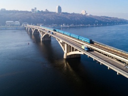 Перекрыты: в Киеве ремонтируют мосты через Днепр