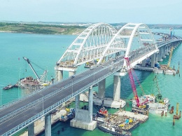 Оккупанты заманивают рабочих на строительство Керченского моста: «бегу уволюсь»