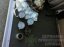 На Львовщине на границе обнаружили радиоактивные авиационные часы
