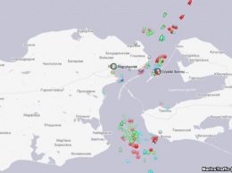 Керченский пролив заблокировала ''пробка'' из кораблей: фото и видео