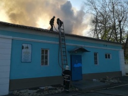 В Днепропетровской области горит храм, спасатели борются с огнем с 7 утра, - ФОТО, ВИДЕО